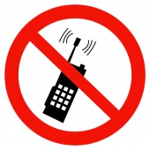 Знак Р18 Запрещается пользоваться мобильным (сотовым) телефоном или переносной рацией